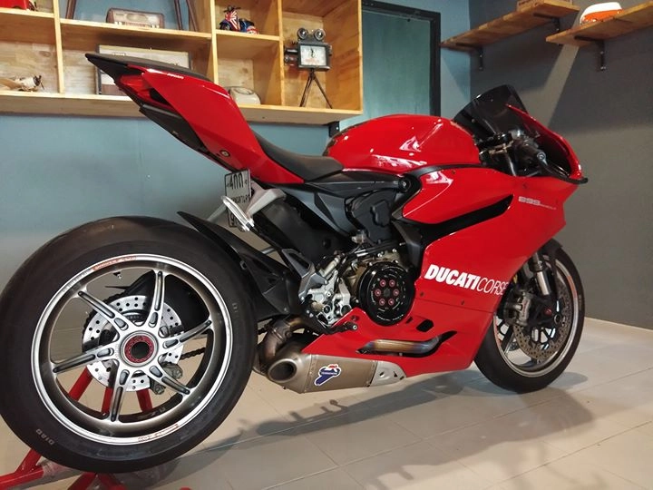 Ducati 899 panigale nổi bật với dàn chân chói lòa - 1