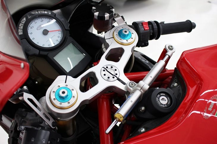 Ducati 999 huyền thoại vang bóng một thời - 3