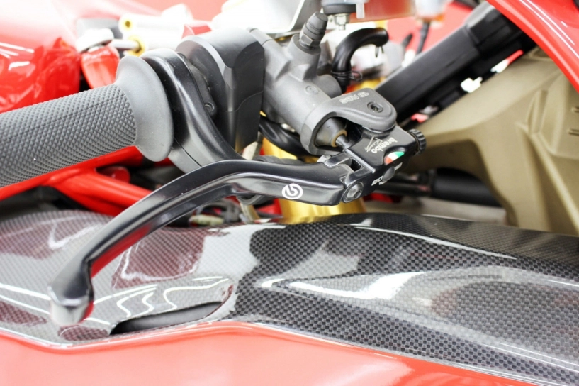 Ducati 999 huyền thoại vang bóng một thời - 2