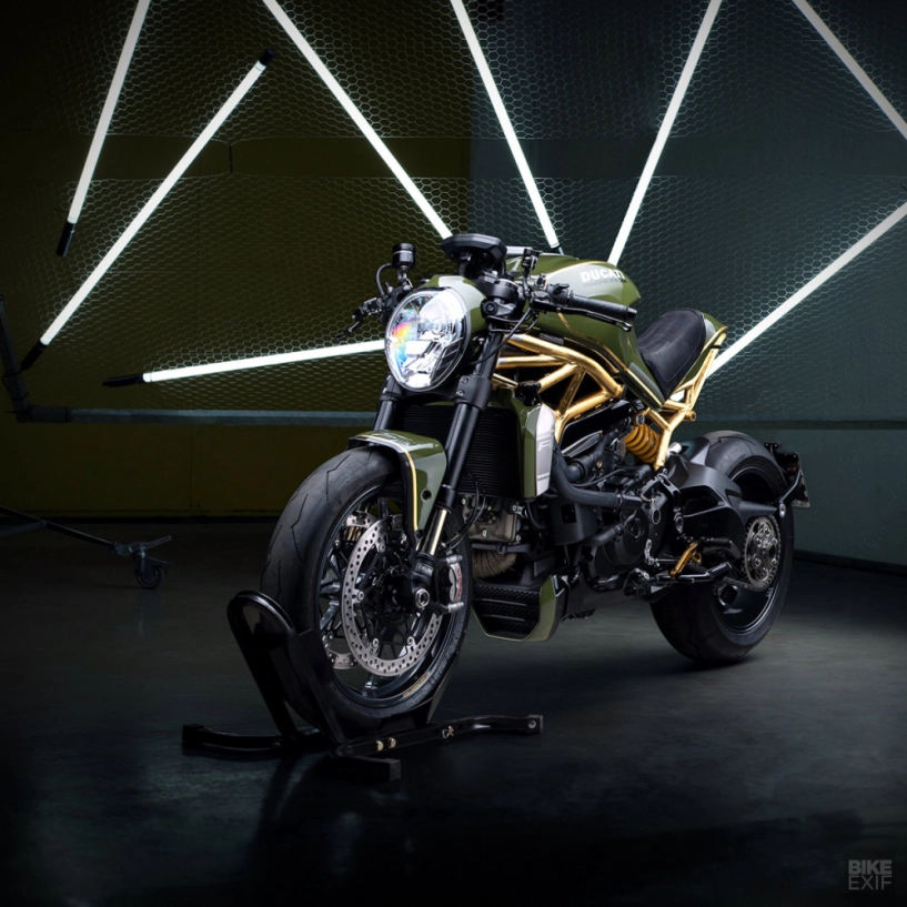 Ducati monster 1200r độ nổi bật với khung xe mạ vàng 24k - 1