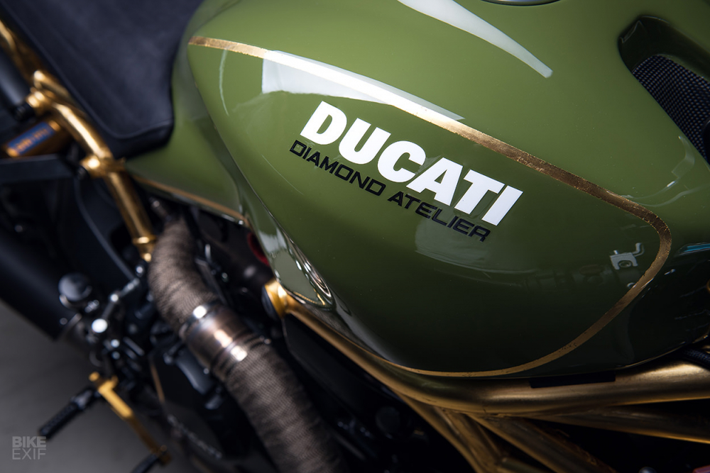 Ducati monster 1200r độ nổi bật với khung xe mạ vàng 24k - 3