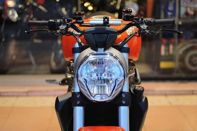 Ducati monster 821 nóng bỏng với dàn option hàng hiệu - 1