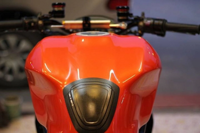 Ducati monster 821 nóng bỏng với dàn option hàng hiệu - 5