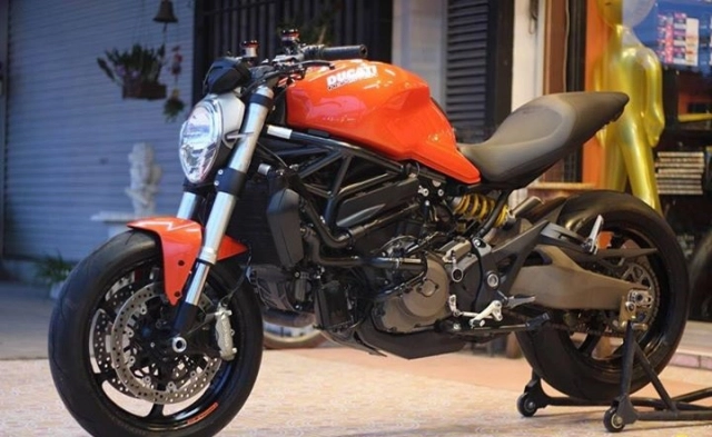 Ducati monster 821 nóng bỏng với dàn option hàng hiệu - 7