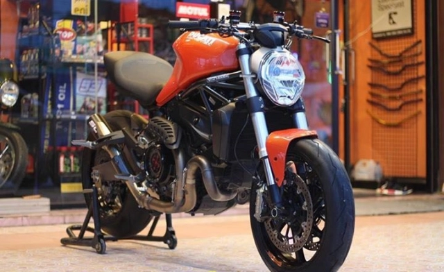 Ducati monster 821 nóng bỏng với dàn option hàng hiệu - 9