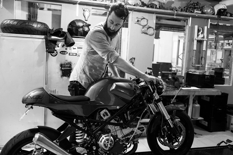 Ducati monster 900ie cafe racer đậm chất chơi từ tay độ maarten timmer - 3