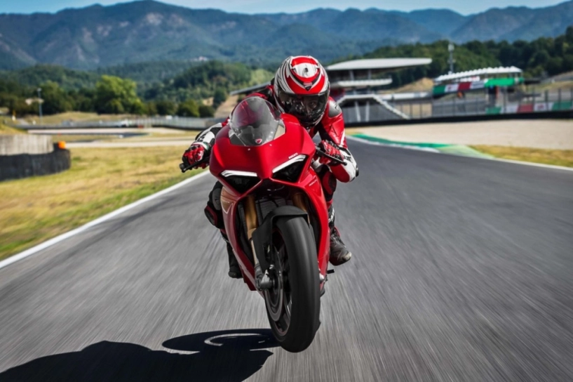 Ducati panigale v4 2018 đột ngột bốc cháy không rõ nguyên nhân - 6