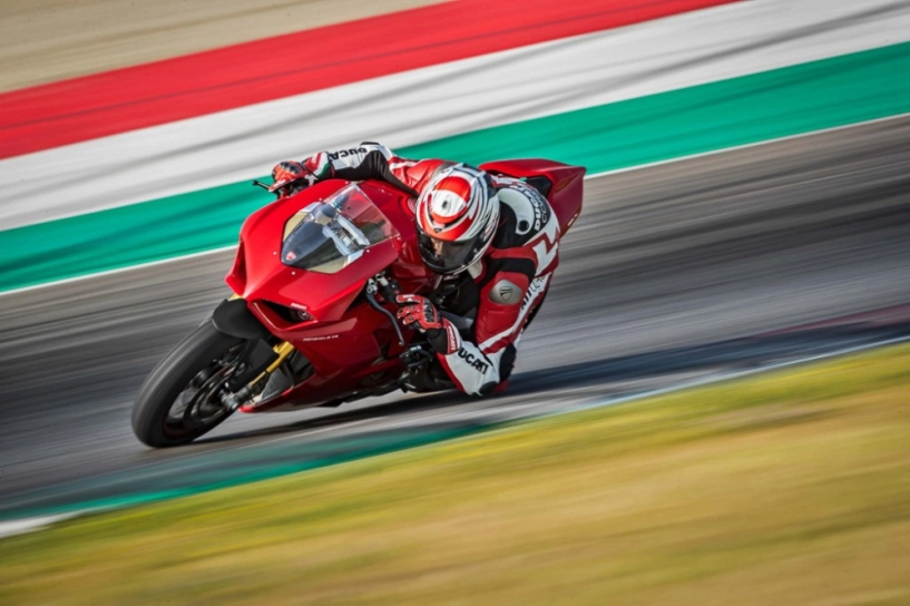 Ducati panigale v4 2018 đột ngột bốc cháy không rõ nguyên nhân - 7