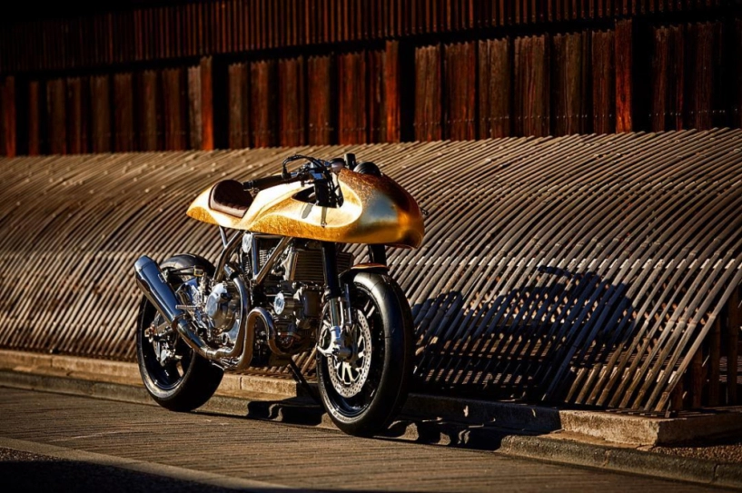 Ducati scrambler vẻ đẹp thăng hoa từ công nghệ dát vàng - 1