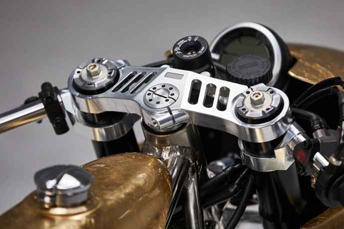 Ducati scrambler vẻ đẹp thăng hoa từ công nghệ dát vàng - 6