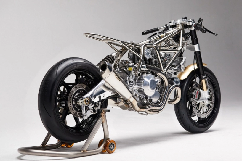 Ducati scrambler vẻ đẹp thăng hoa từ công nghệ dát vàng - 9
