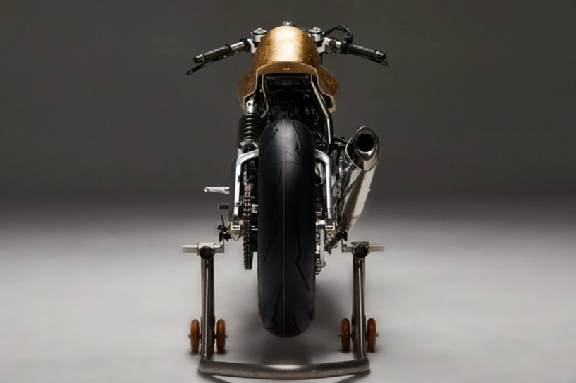 Ducati scrambler vẻ đẹp thăng hoa từ công nghệ dát vàng - 12