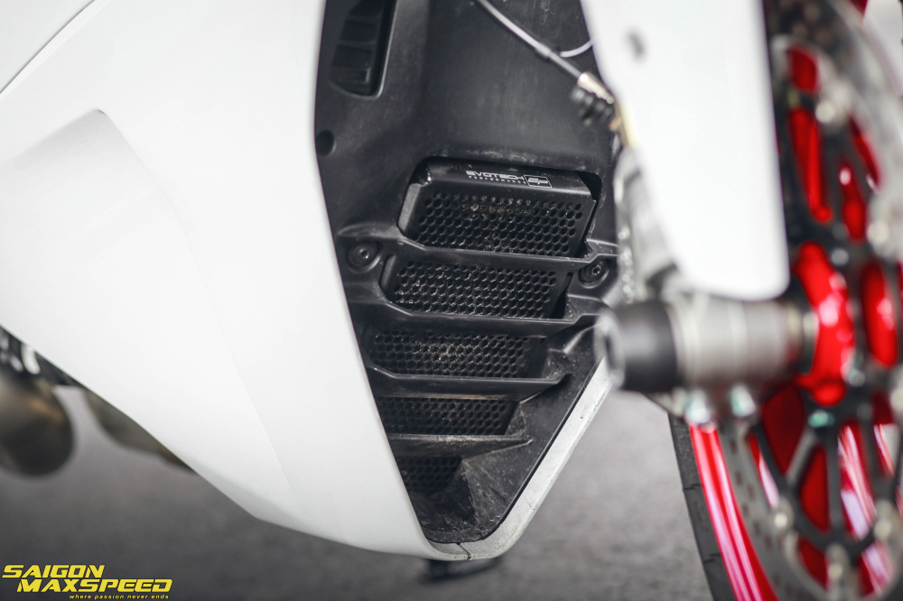 Ducati supersport s siêu phẩm mô tô đường phố độ nhẹ nhàng với tone màu trắng tinh khôi - 4