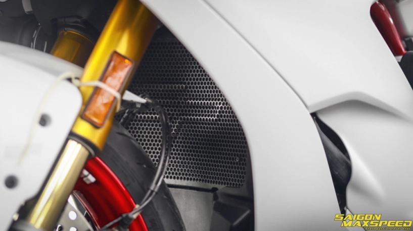 Ducati supersport s siêu phẩm mô tô đường phố độ nhẹ nhàng với tone màu trắng tinh khôi - 5