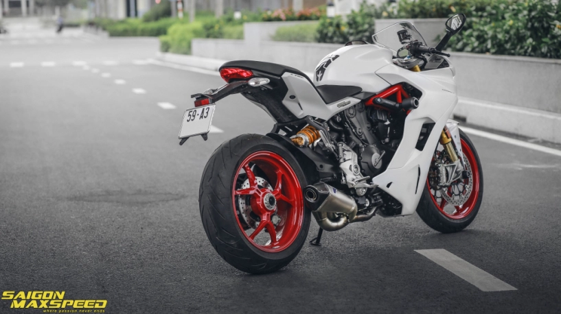 Ducati supersport s siêu phẩm mô tô đường phố độ nhẹ nhàng với tone màu trắng tinh khôi - 9