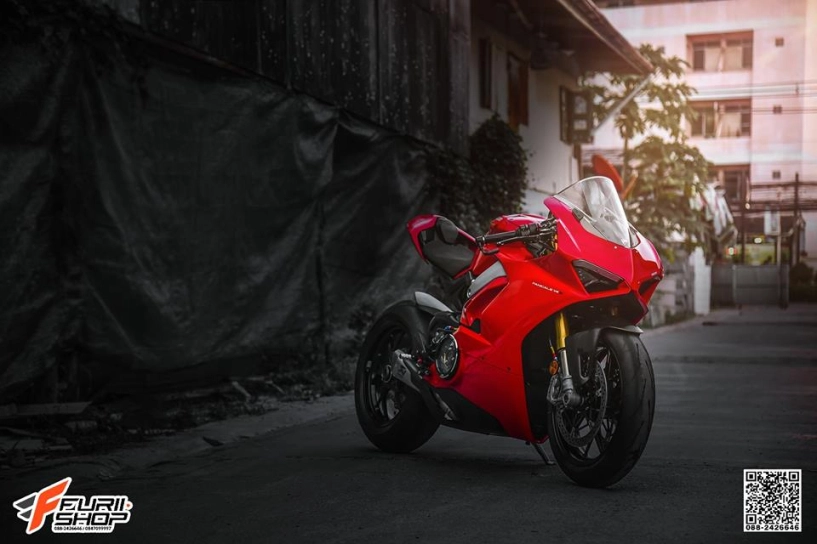Ducati v4 panigale kết hợp tinh tế với dàn thương hiệu gale speed - 1