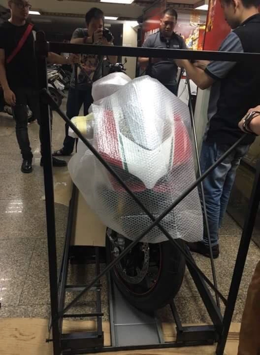 Ducati v4 speciale đầu tiên cập bến về việt nam - 1