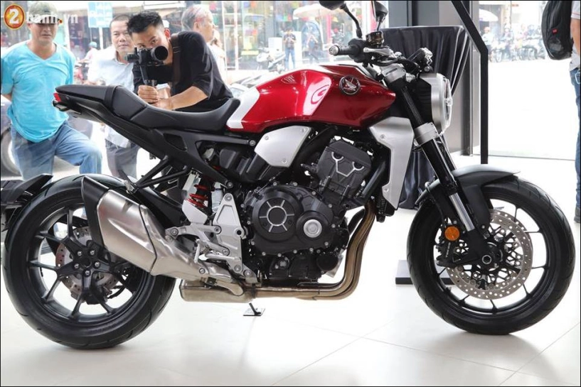 Honda cb1000r 2018 có giá 468 triệu vnd tại showroom honda moto việt nam - 1