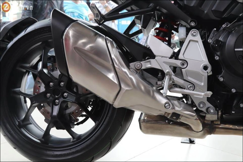Honda cb1000r 2018 có giá 468 triệu vnd tại showroom honda moto việt nam - 11