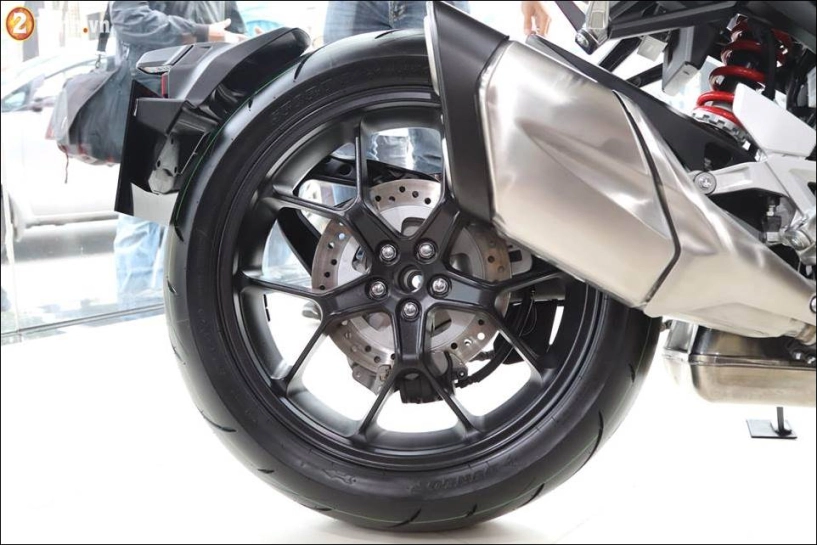 Honda cb1000r 2018 có giá 468 triệu vnd tại showroom honda moto việt nam - 12