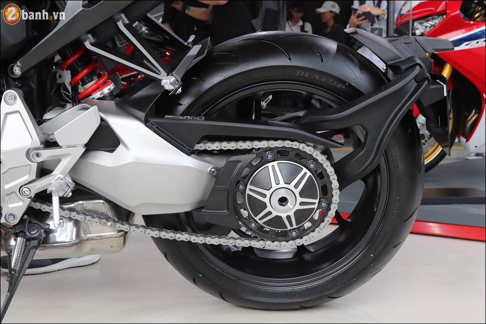 Honda cb1000r 2018 có giá 468 triệu vnd tại showroom honda moto việt nam - 14