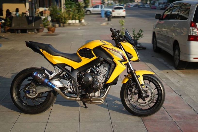 Honda cb650f tạo dáng đầy gợi cảm bên tông màu yellow sporty - 1