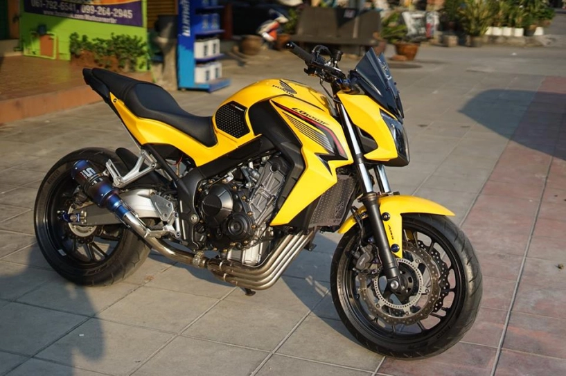 Honda cb650f tạo dáng đầy gợi cảm bên tông màu yellow sporty - 2