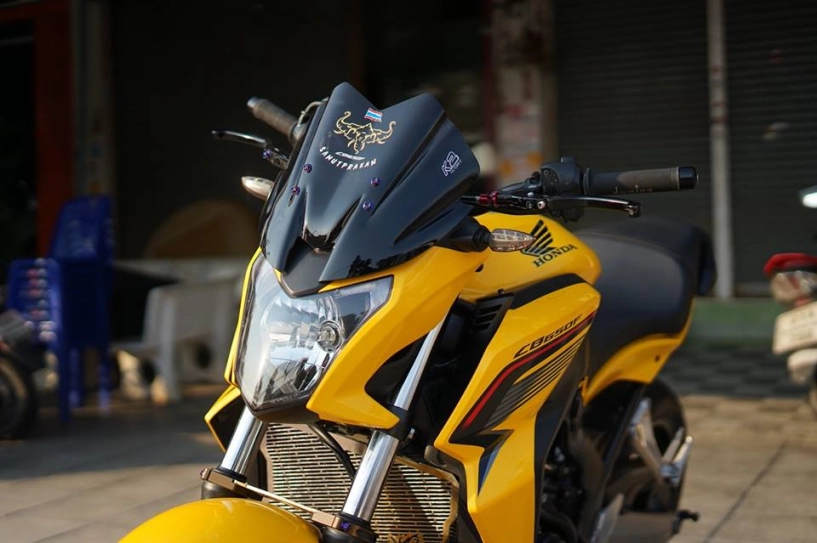 Honda cb650f tạo dáng đầy gợi cảm bên tông màu yellow sporty - 3