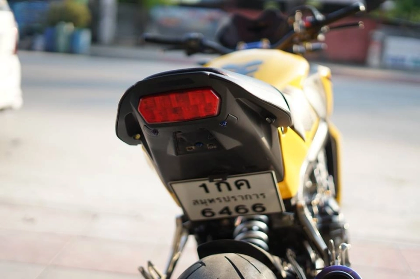 Honda cb650f tạo dáng đầy gợi cảm bên tông màu yellow sporty - 8