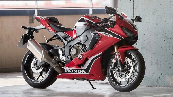 Honda cbr1000rr 2019 rò rỉ thiết kế mới và sẽ trang bị động cơ v4 - 3