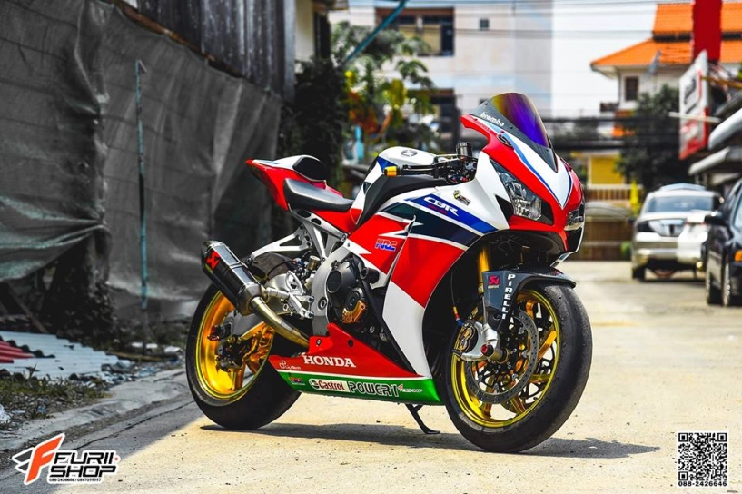 Honda cbr1000rr chói lòa bên dàn chân đồ hiệu - 9