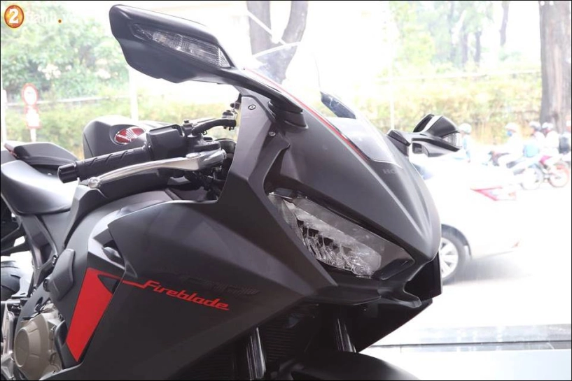 Honda cbr1000rr fireblade 2018 giá 560 triệu vnd tại showroom honda moto việt nam - 2