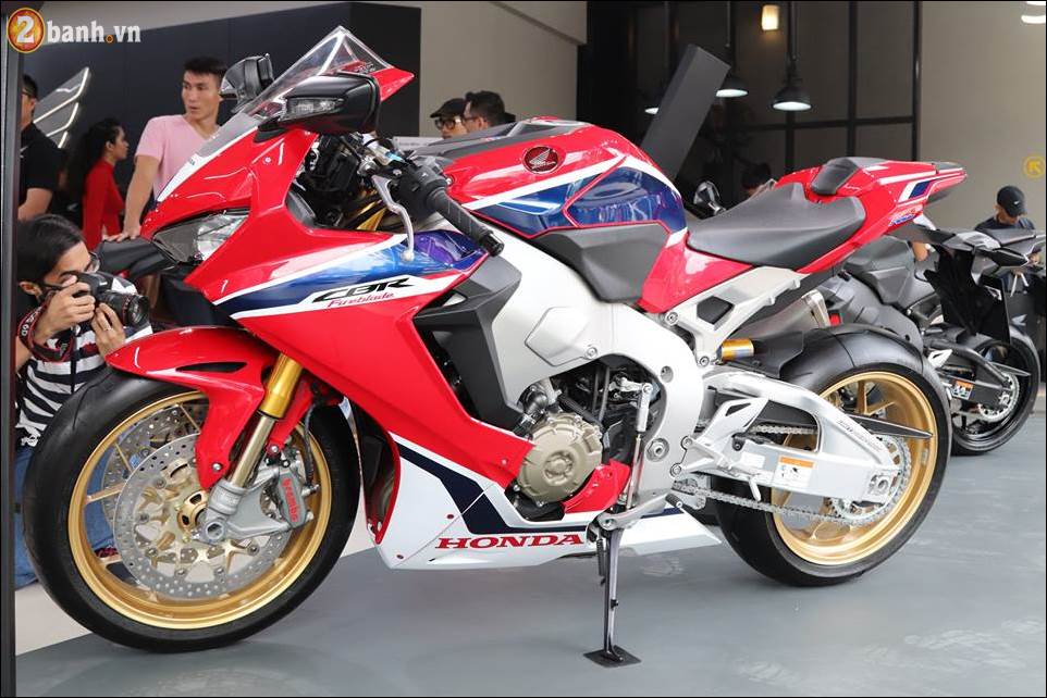 Honda cbr1000rr fireblade sp 2018 giá 678 triệu vnd tại showroom honda moto việt nam - 1