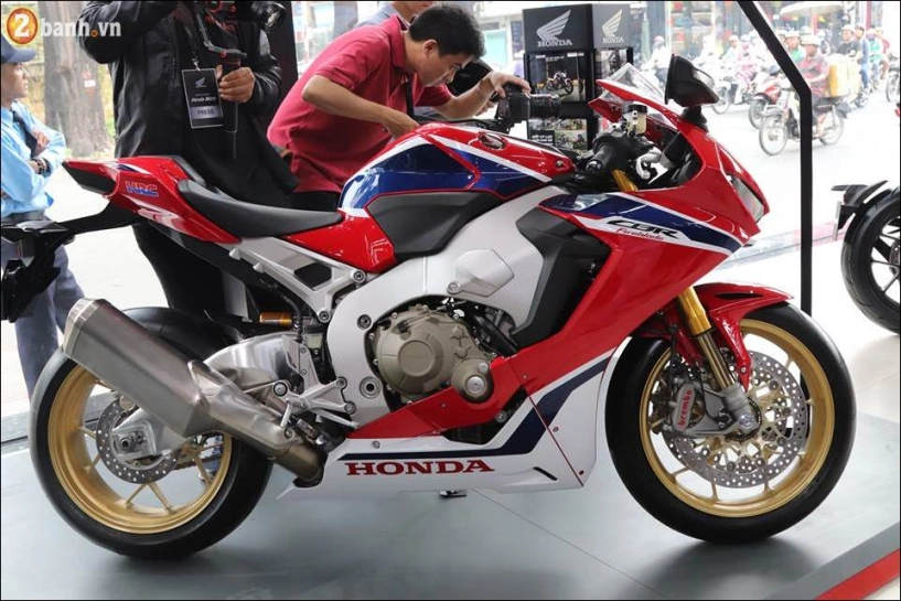 Honda cbr1000rr fireblade sp 2018 giá 678 triệu vnd tại showroom honda moto việt nam - 3