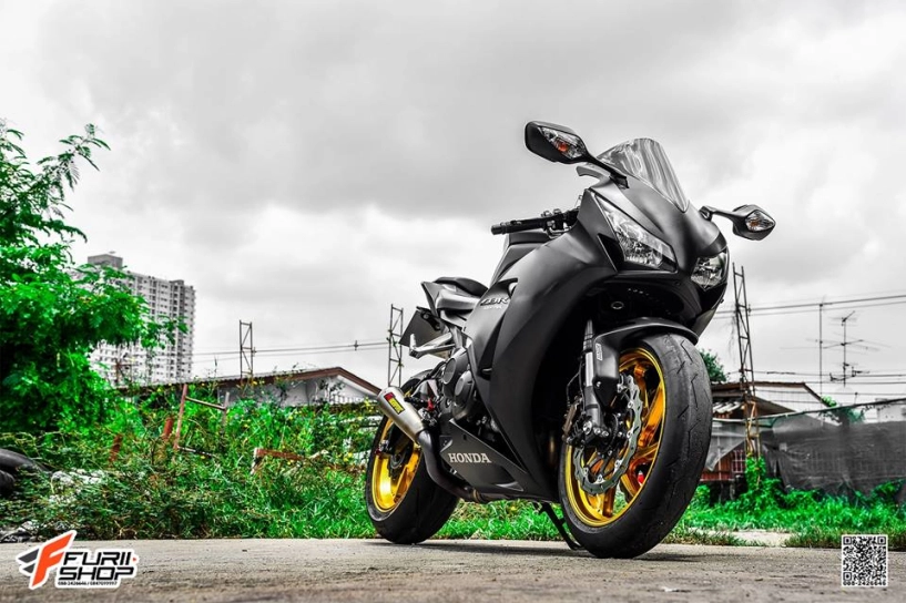 Honda cbr1000rr lịch lãm bên dàn chân sáng chói - 11