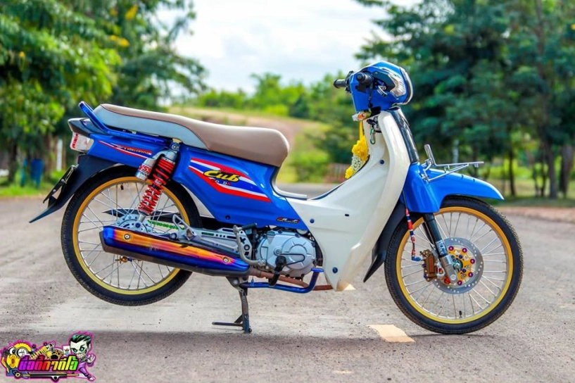 Honda cub fi độ tuyệt đẹp khoe dáng trên con đường vắng - 1