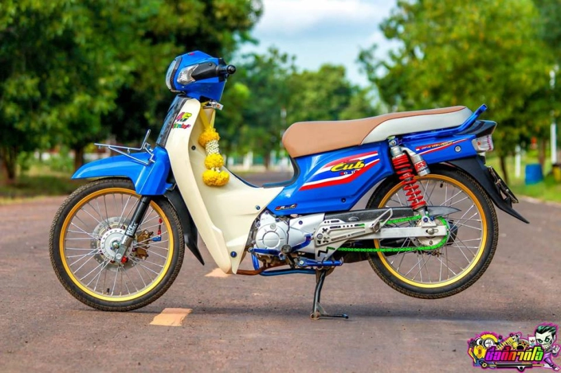 Honda cub fi độ tuyệt đẹp khoe dáng trên con đường vắng - 7