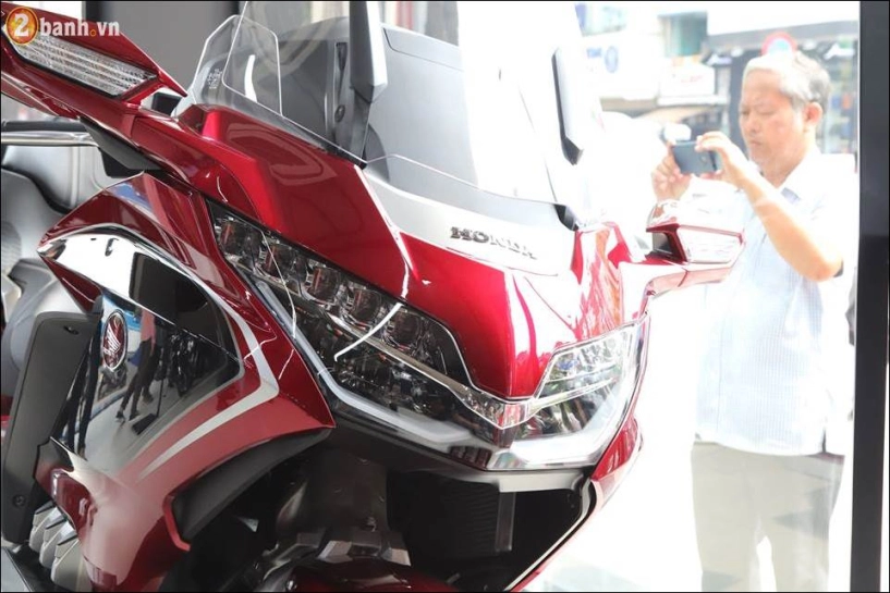Honda goldwing 2018 giá 12 tỷ vnd tại showroom honda moto việt nam - 2