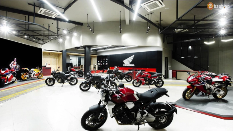 Honda moto bán được 160 xe trong ngày đầu tiên khai trương showroom - 1