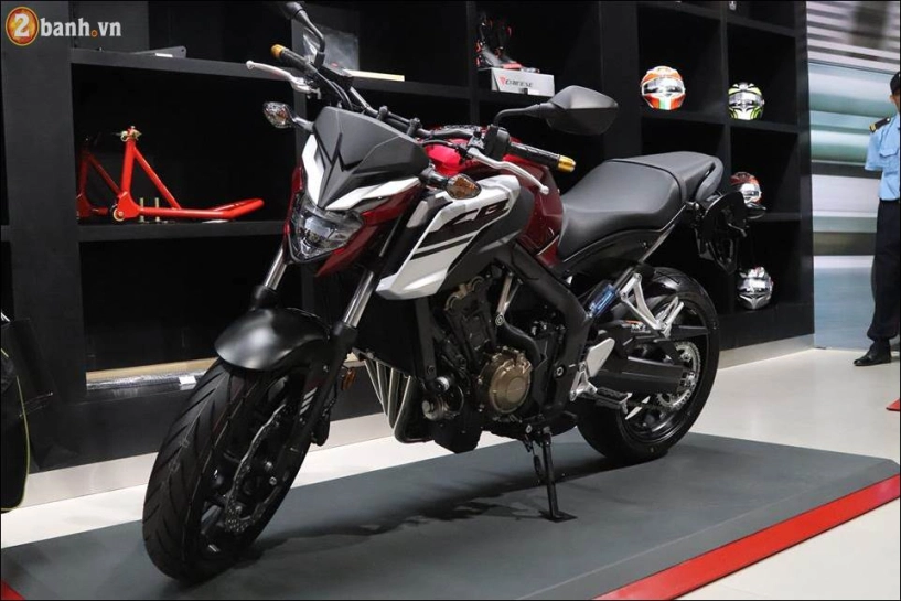 Honda moto bán được 160 xe trong ngày đầu tiên khai trương showroom - 6