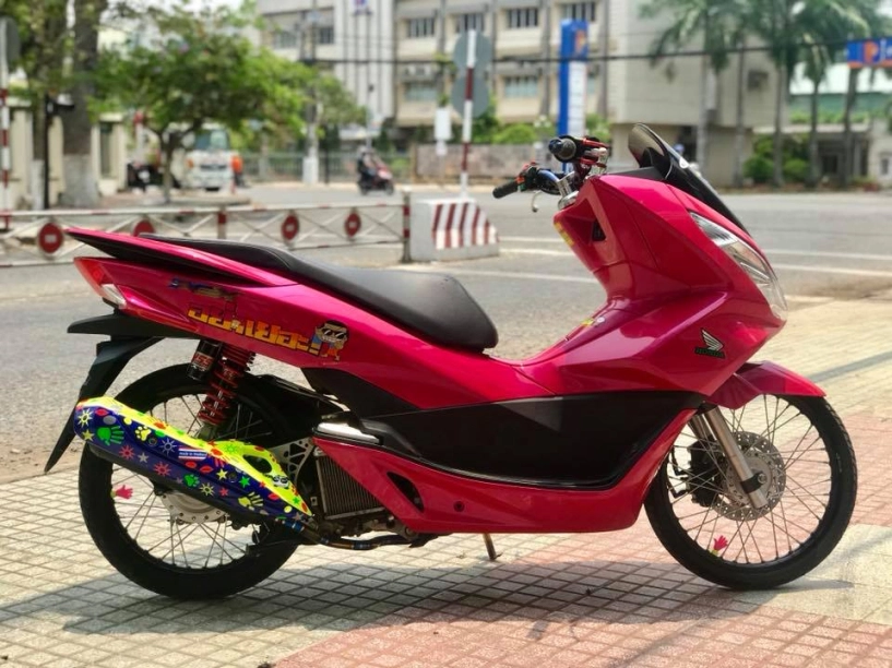 Honda pcx của chàng biker việt lột xác phong cách thái đầy xinh xắn - 1