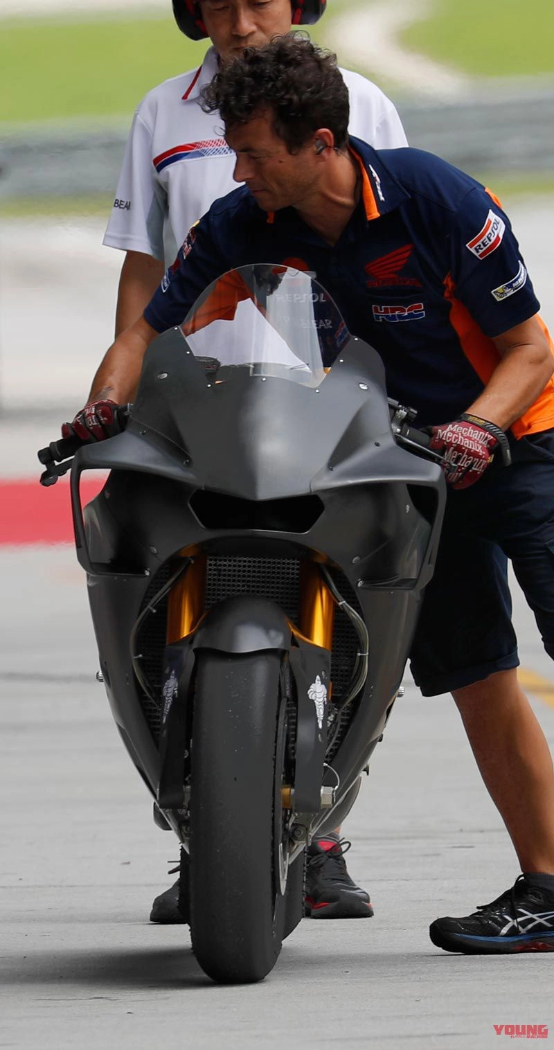 Honda r213v lộ diện chuẩn bị cho mùa giải motogp 2018 - 4