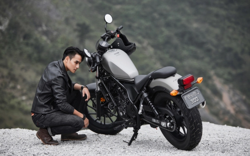 Honda rebel 300 đầy phong trần khi đọ dáng cùng người mẫu nguyễn duy minh - 3