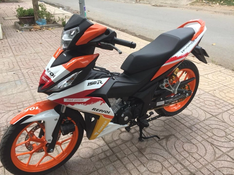 Honda winner 150 phong cách repsol của chàng biker sài gòn - 1