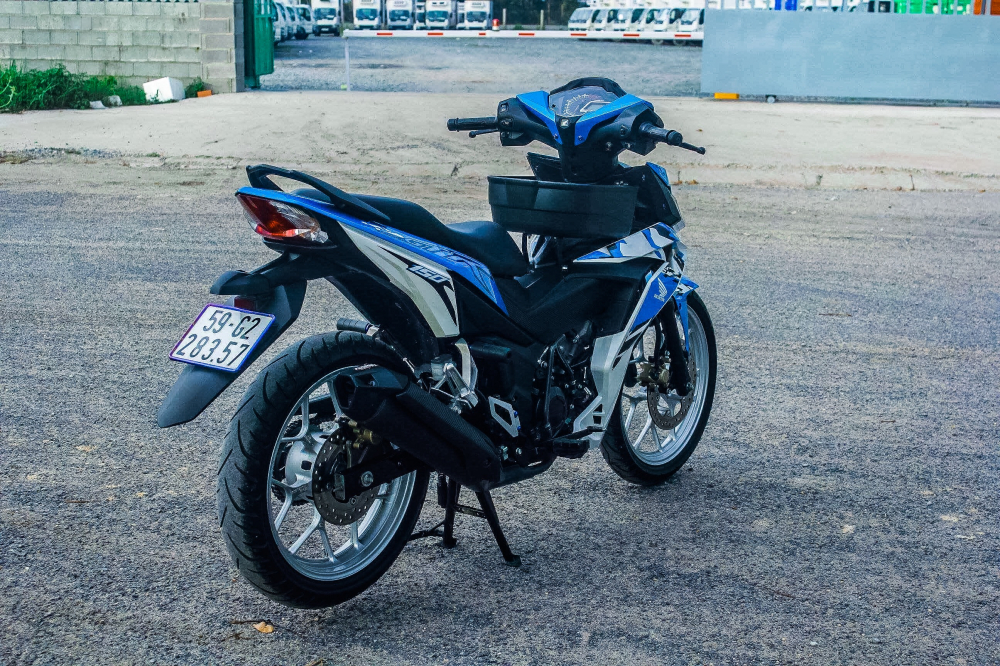 Honda winner đầy ấn tượng với màu xanh trắng sâu sắc - 5