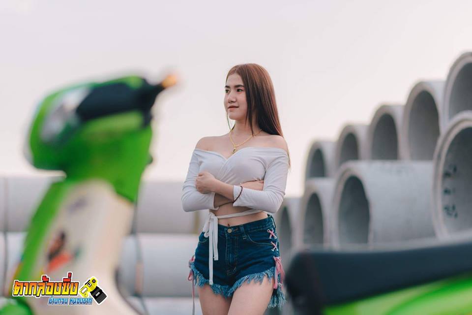 Hotgirl nóng bỏng khoe dáng bên cub fi độ của biker nước bạn - 1