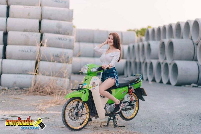 Hotgirl nóng bỏng khoe dáng bên cub fi độ của biker nước bạn - 4