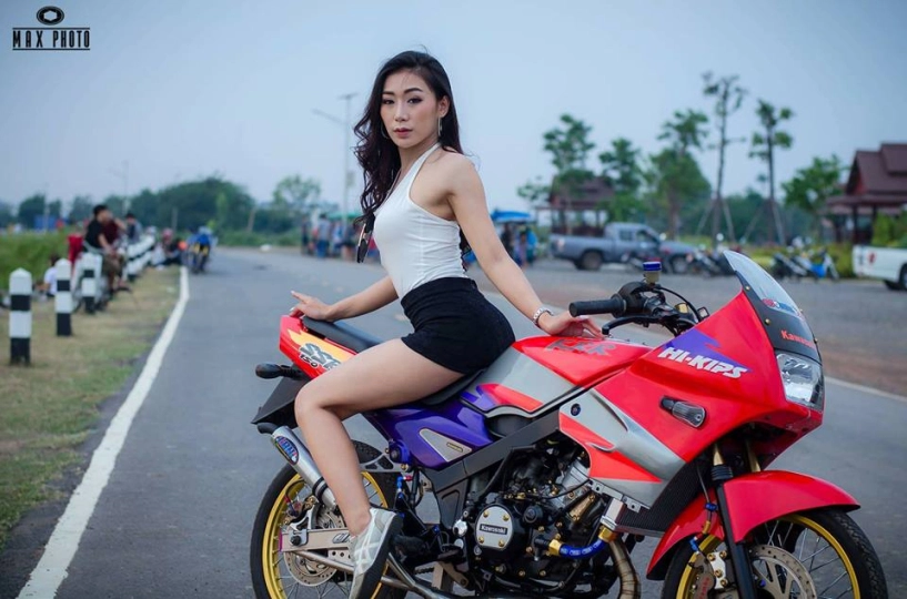 Kawasaki kips 150 độ yếu lòng trước bóng hồng sexy của biker thailand - 1