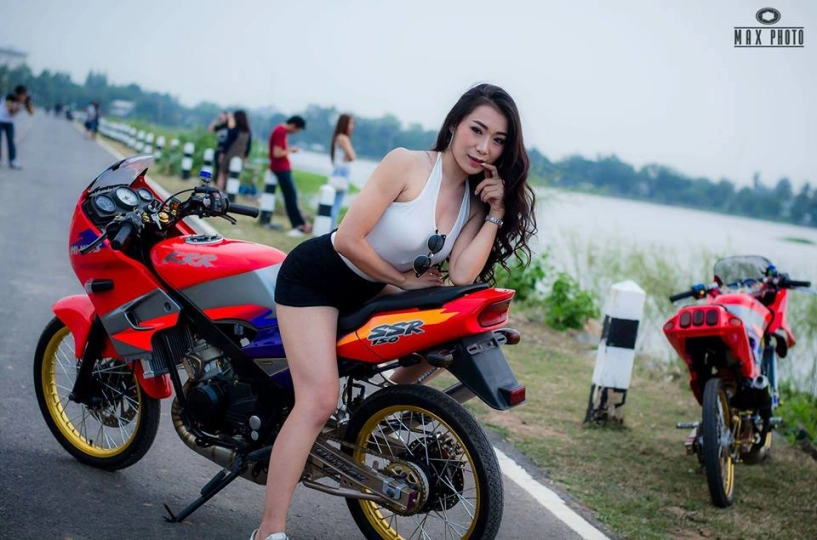 Kawasaki kips 150 độ yếu lòng trước bóng hồng sexy của biker thailand - 4