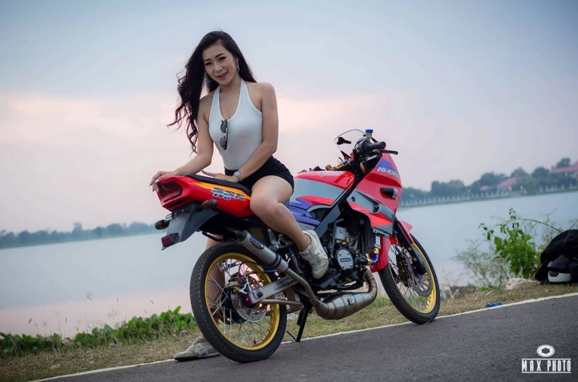 Kawasaki kips 150 độ yếu lòng trước bóng hồng sexy của biker thailand - 5